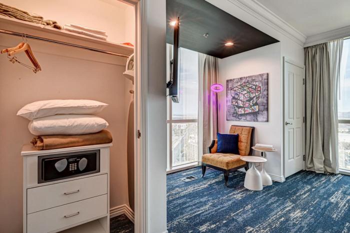 suite hub lv at signature sphere view