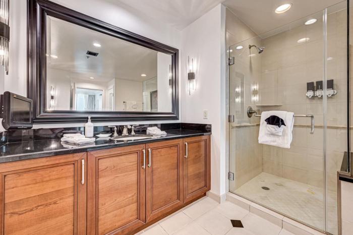 suite hub lv at signature sphere view