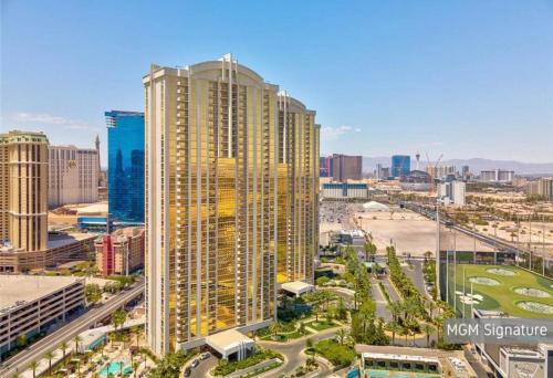 suite hub lv at signature sphere view