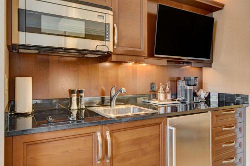 suite hub lv at signature sphere view