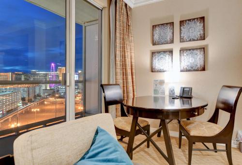 suite hub lv at signature sphere view