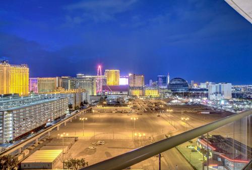 suite hub lv at signature sphere view