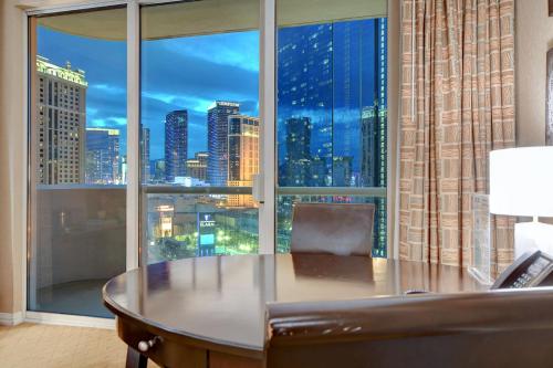 suite hub lv at signature sphere view