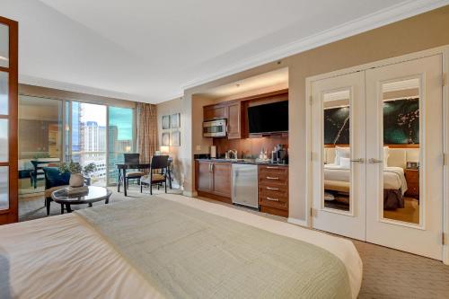 suite hub lv at signature sphere view