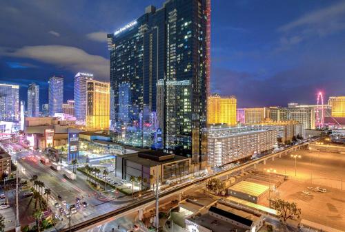 suite hub lv at signature sphere view