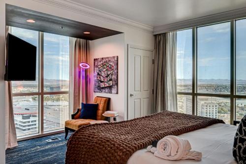 suite hub lv at signature sphere view
