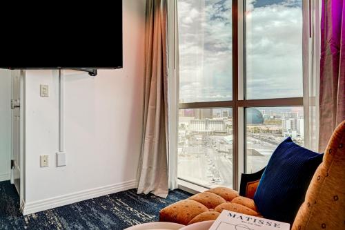 suite hub lv at signature sphere view