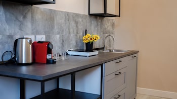 suites 215 colosseum guesthouse