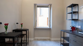 suites 215 colosseum guesthouse