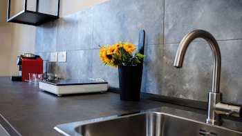 suites 215 colosseum guesthouse