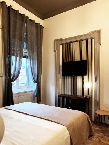 bed and chic art rooms