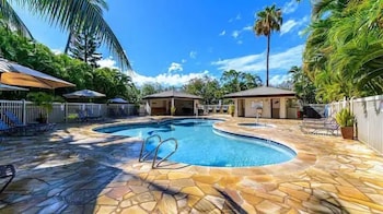 signature residences at maui banyan