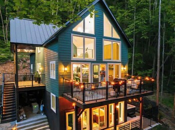The Greenhouse With Indoor Slide Close To Hocking Hills,,3 star