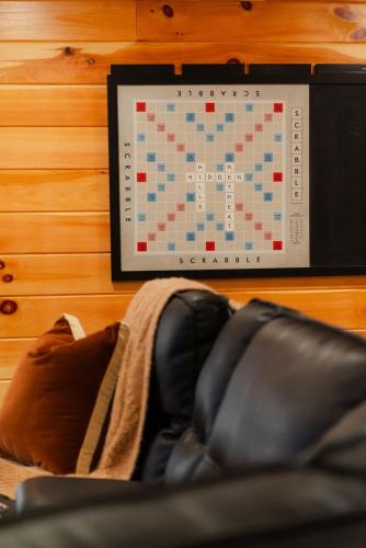 sleeps 16 luxury cabin with game room and hot tub