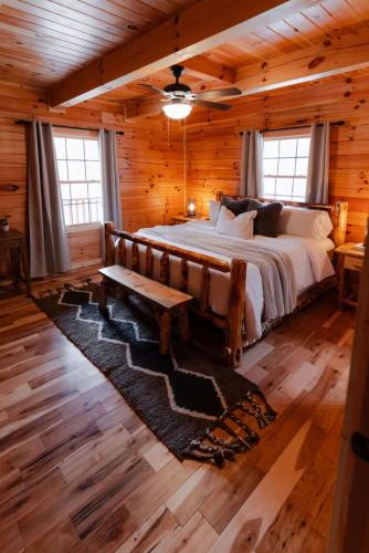 sleeps 16 luxury cabin with game room and hot tub
