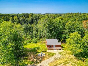 tranquil heights cabin in hocking hills hot tub