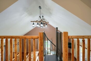 Tranquil Heights Cabin In Hocking Hills- Hot Tub!,,3 star