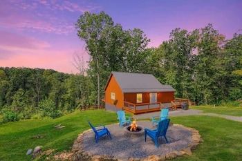 Tranquil Heights Cabin In Hocking Hills- Hot Tub!,,3 star
