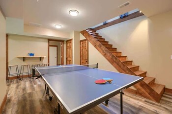 Tranquil Heights Cabin In Hocking Hills- Hot Tub!,,3 star