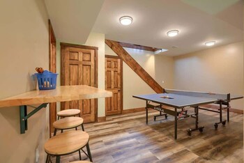 Tranquil Heights Cabin In Hocking Hills- Hot Tub!,,3 star