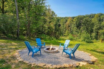 tranquil heights cabin in hocking hills hot tub