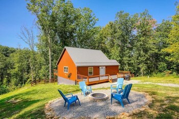 tranquil heights cabin in hocking hills hot tub