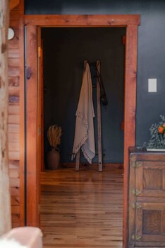 Cozy Cabin With Hot Tub - Near All In Hocking Hills,,3 star