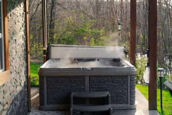 Cozy Cabin With Hot Tub - Near All In Hocking Hills,,3 star