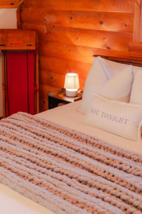 cozy cabin with hot tub near all in hocking hills