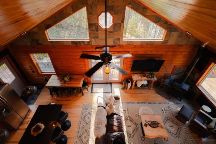 cozy cabin with hot tub near all in hocking hills