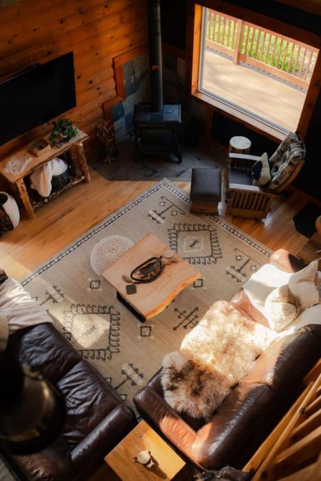 cozy cabin with hot tub near all in hocking hills