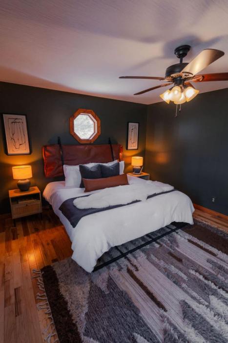 cozy cabin with hot tub near all in hocking hills