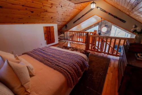 cozy cabin with hot tub near all in hocking hills