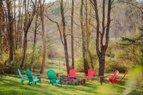 cozy cabin with hot tub near all in hocking hills