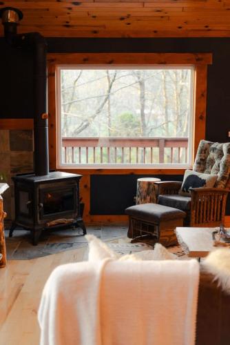 cozy cabin with hot tub near all in hocking hills