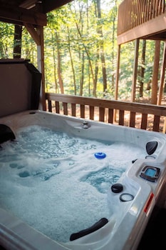 Cheerful Two Bdrm Cabin With Hot Tub & Pet Friendly,,3 star