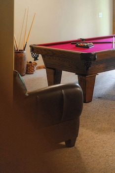 Cheerful Two Bdrm Cabin With Hot Tub & Pet Friendly,,3 star