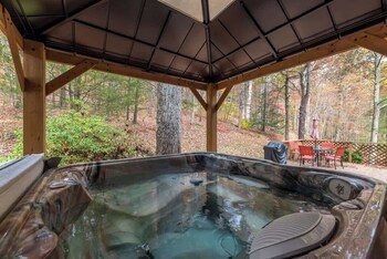 Outdoors Sleeps7 Family Getaway Fun Arcade,,3 star