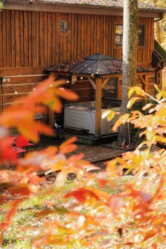 Outdoors Sleeps7 Family Getaway Fun Arcade,,3 star