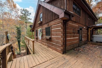 outdoors sleeps7 family getaway fun arcade