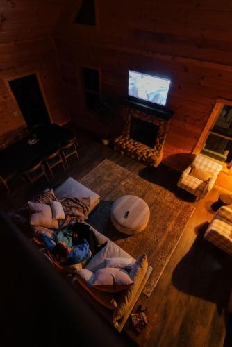memories at hillside a modern cabin hocking hills