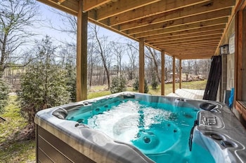 Modern Luxury I Hot Tub I Hiking,,3 star