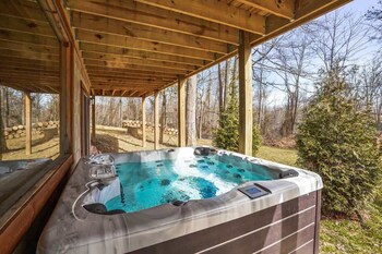 Modern Luxury I Hot Tub I Hiking,,3 star