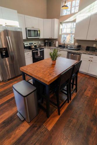 the treetop retreat family getaway in scenic hocking hills