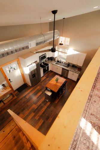 the treetop retreat family getaway in scenic hocking hills