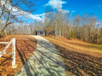 Buckingham Woods I Hocking Hills,,3 star