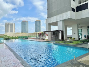 Southkey Mosaic Mid Valley By Stayrene,,3 star