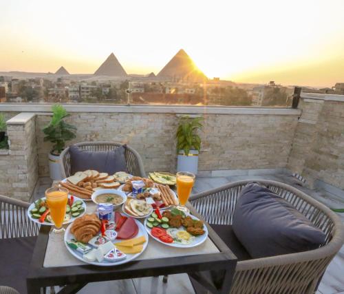 point pyramids view inn