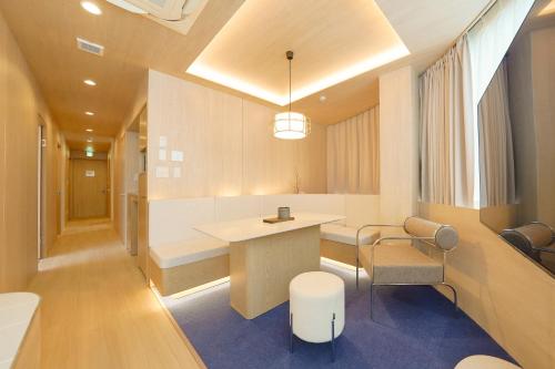 uh suite namba station the spa
