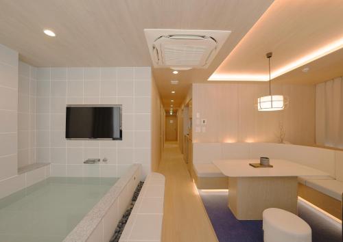 uh suite namba station the spa